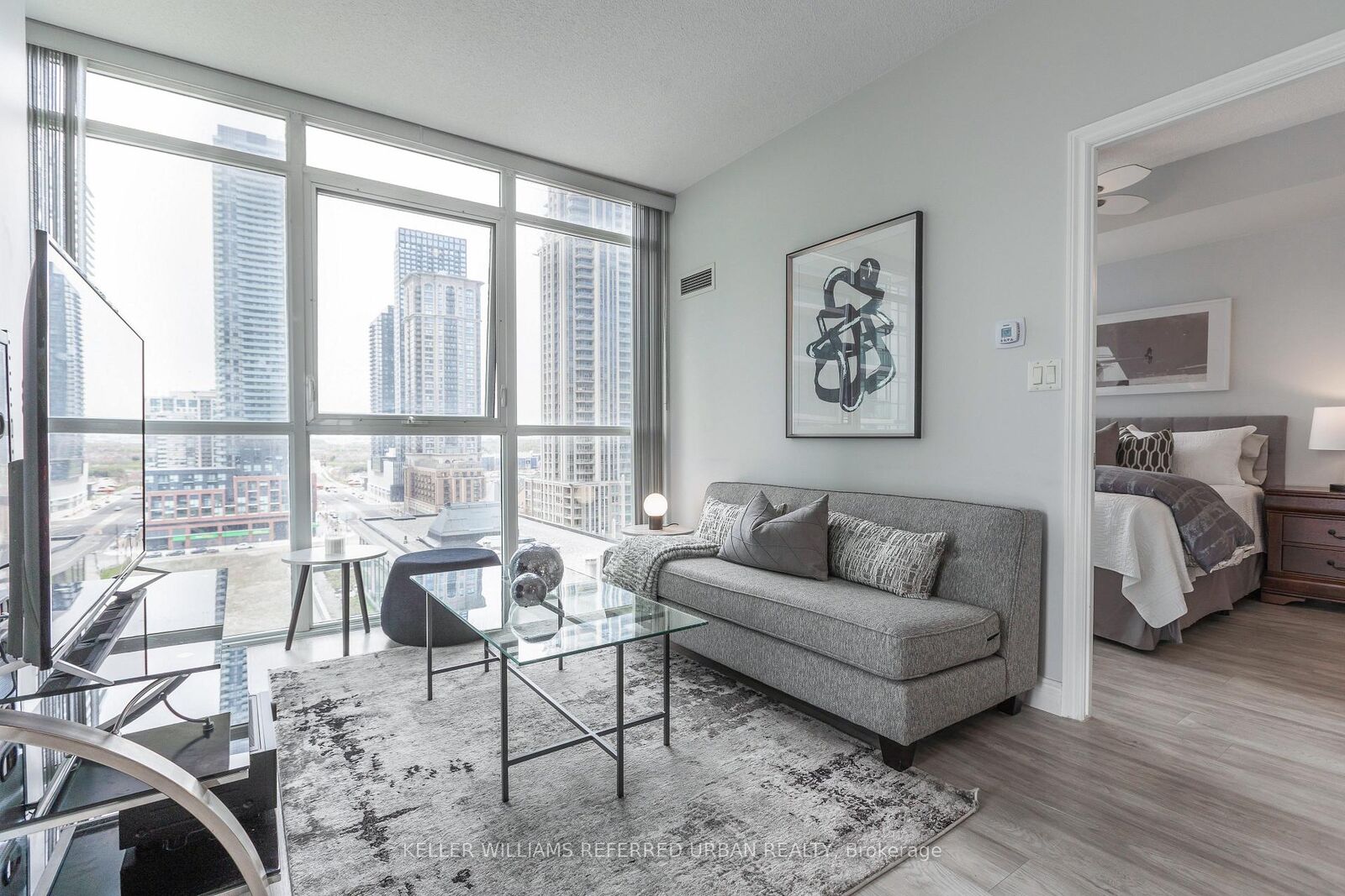 Property Photo: 4070 Confederation Parkway 1107 ON L5B 0E9