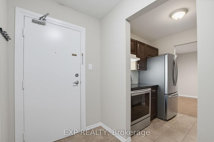 Property Photo: 144 Conway Drive 106 ON N6E 3N3