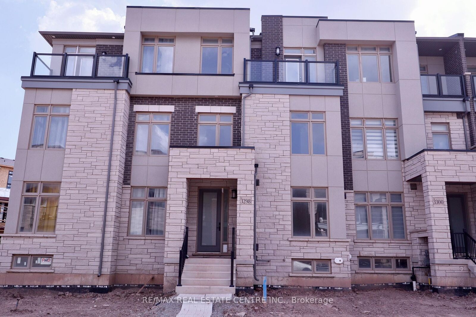 Property Photo:  3298 Taha Gardens  ON L6M 4K1 