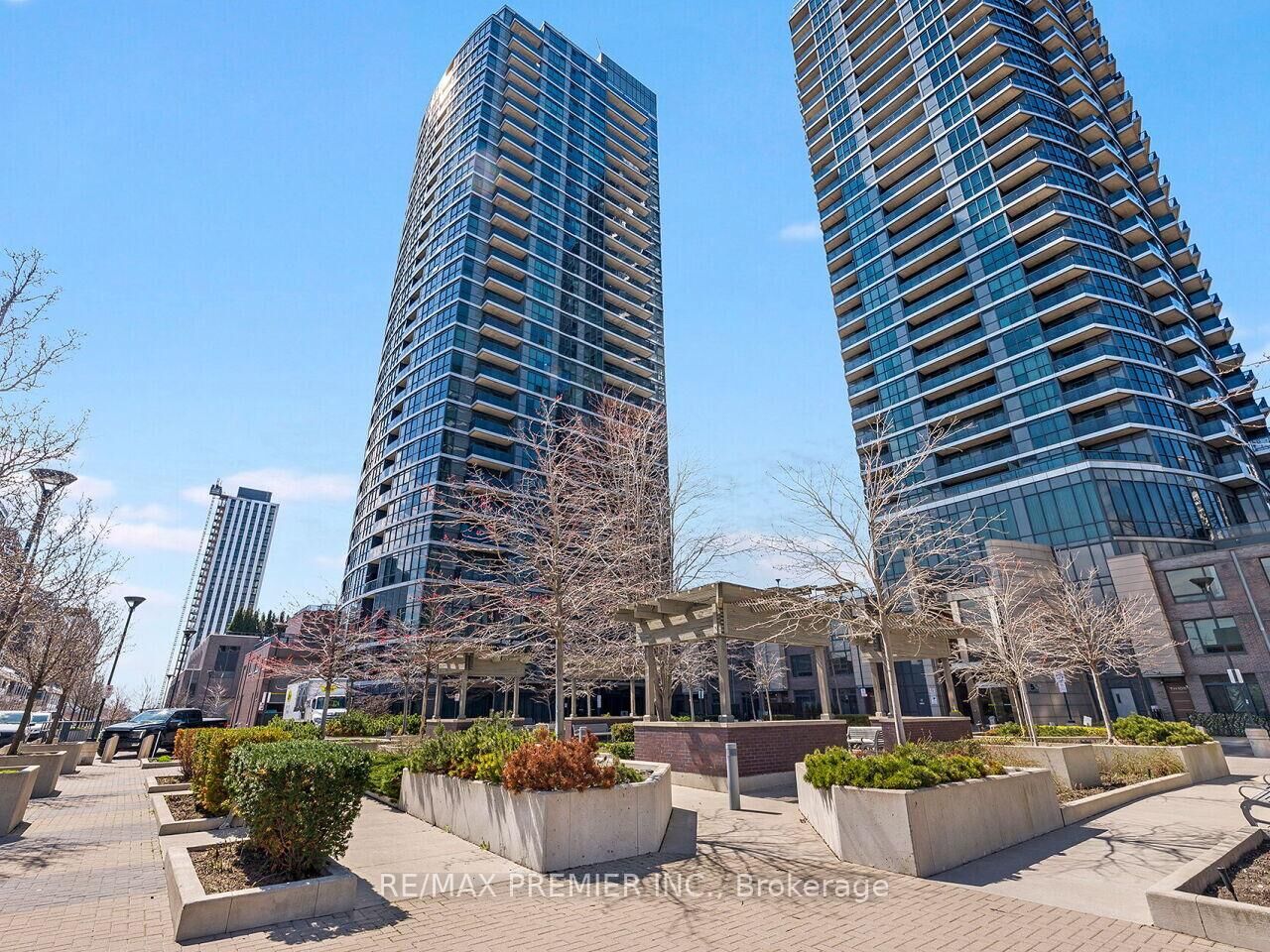 Property Photo: 9 Valhalla Inn Road 609 ON M9B 1S9