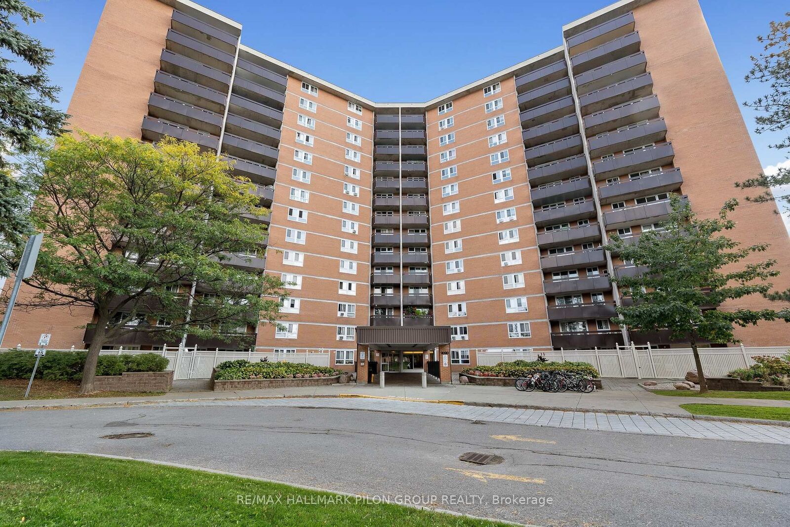 Property Photo: 2000 Jasmine Crescent 508 ON K1J 8K4