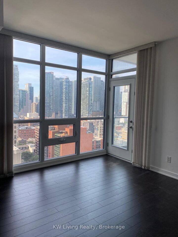 Property Photo:  210 Simcoe Street 2009  ON M5T 0A9 