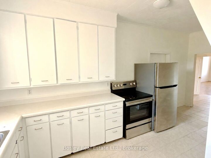 Property Photo:  50 Sykes Street N 2  ON N4L 1R2 