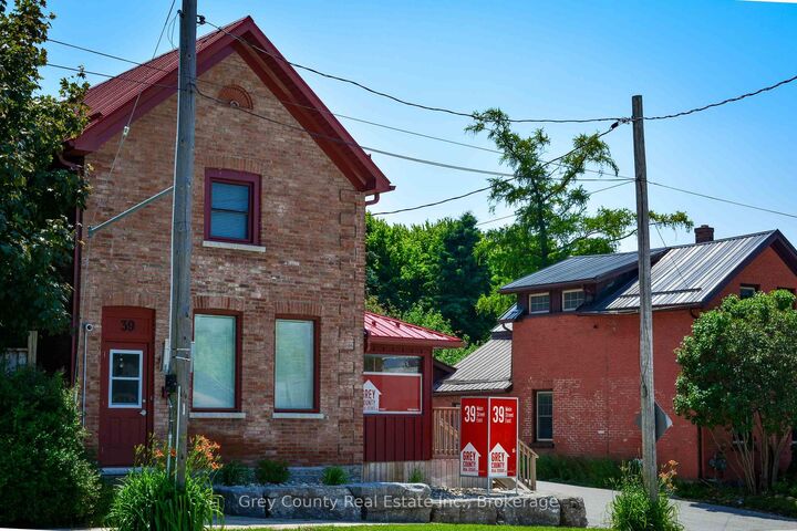 Property Photo:  39 Main St Street E B  ON N0C 1H0 