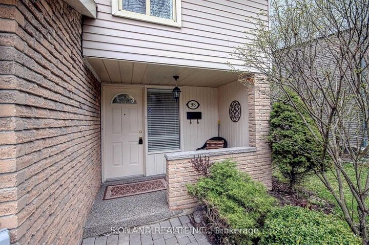 Photo de la propriété: 98 Henderson Drive ON L4G 3M3