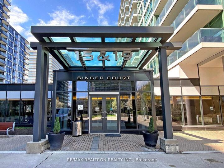 Property Photo: 15 Singer Court Ph06 ON M2K 0B1