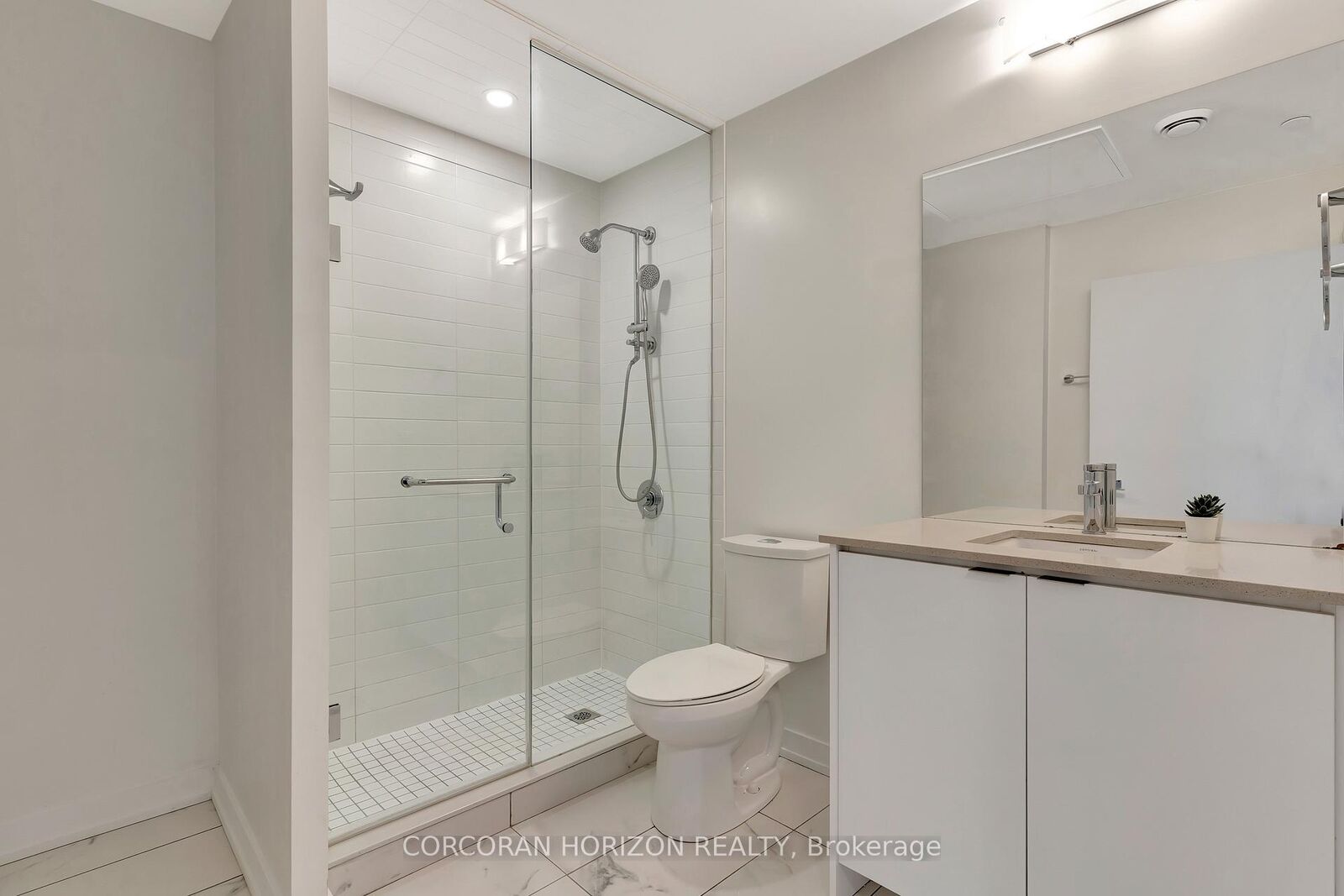 Property Photo:  55 Duke Street W 509  ON N2H 0C9 
