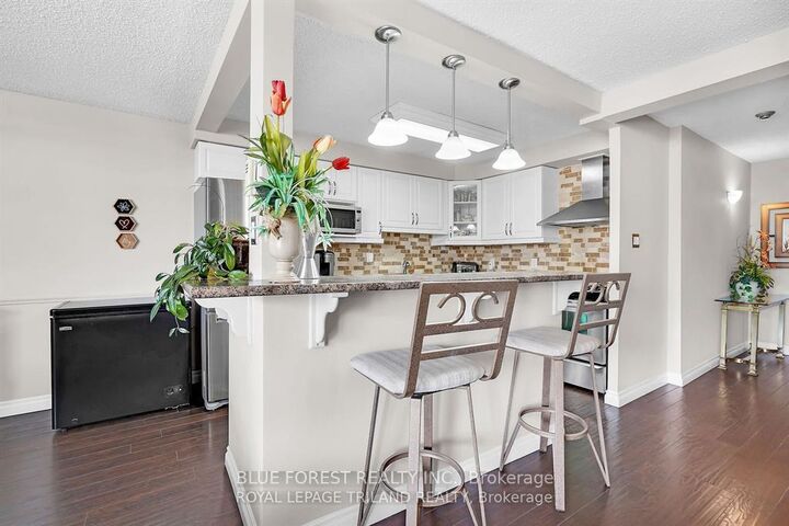 Property Photo:  363 Colborne Street 1006  ON N6B 3N3 