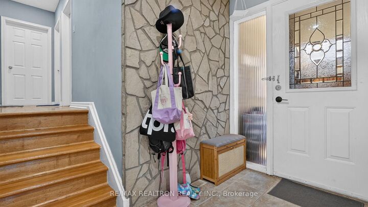 Property Photo: 8 Bonnechere Crescent ON M1K 4Y8