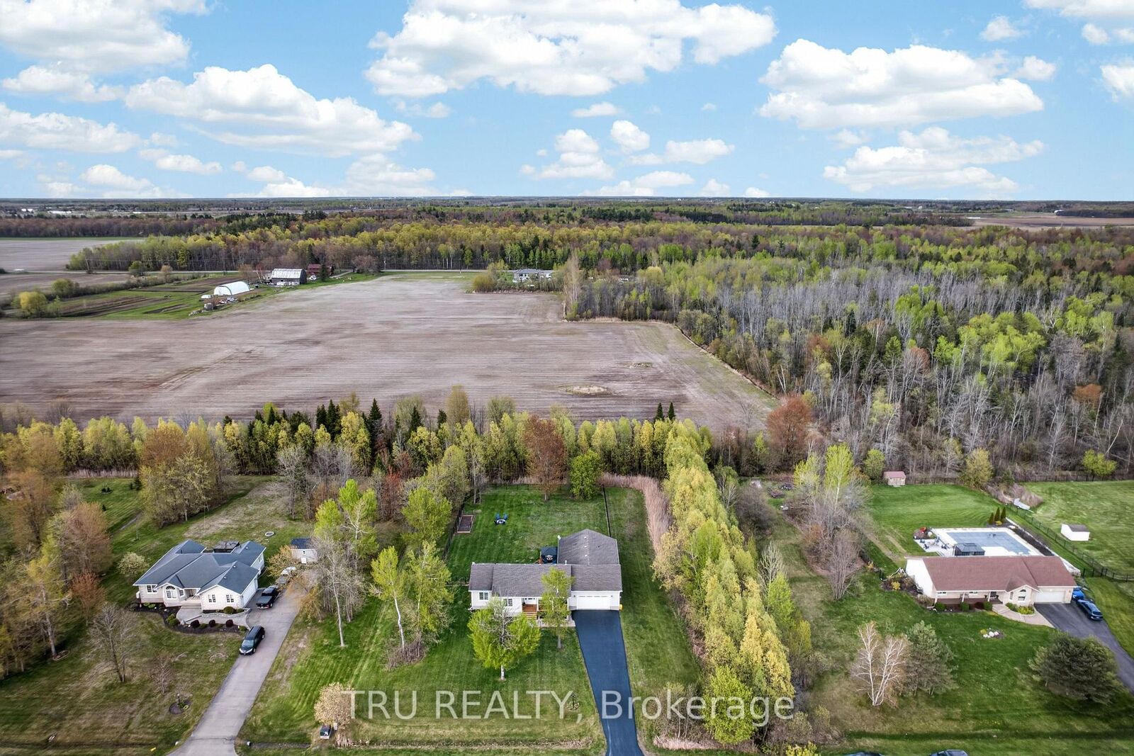 Property Photo: 52 Kimberly Avenue ON K0G 1J0