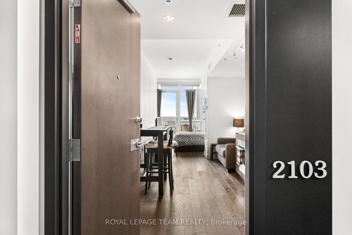 Property Photo:  199 Slater Street 2103  ON K1P 0C8 