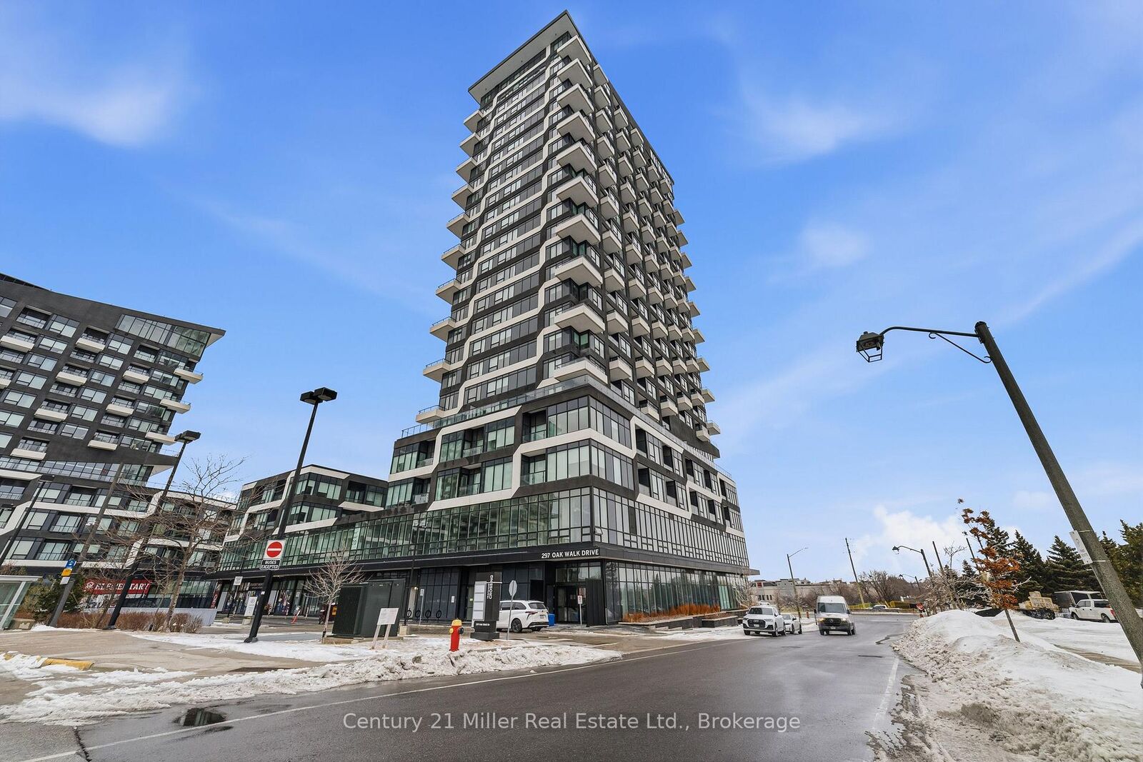 Property Photo: 297 Oak Walk Drive 320 ON L6H 3R6