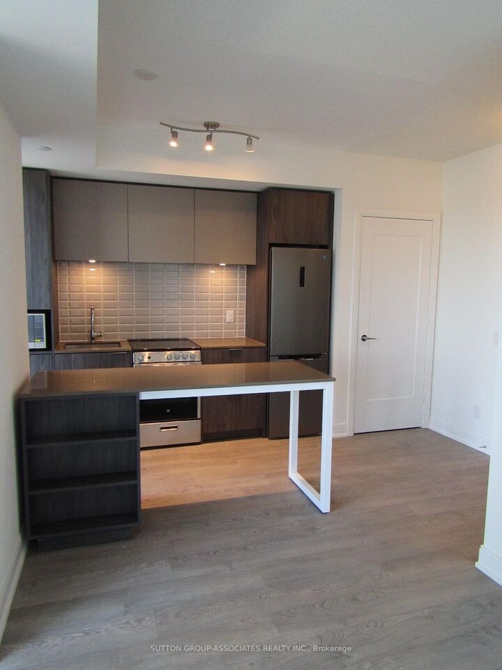 Property Photo: 70 Annie Craig Drive 1803 ON M8V 0G2