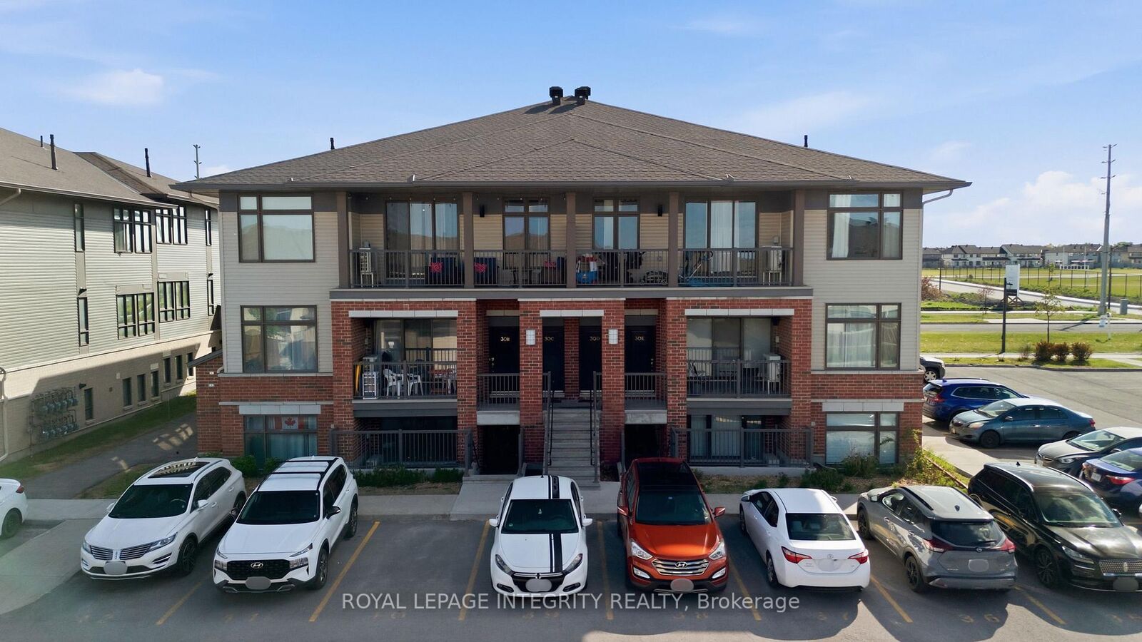 Property Photo:  30 Jaguar Pvt Private F  ON K2V 0J3 