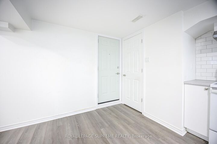 Property Photo:  27 Dalrymple Drive  ON M6N 4S2 