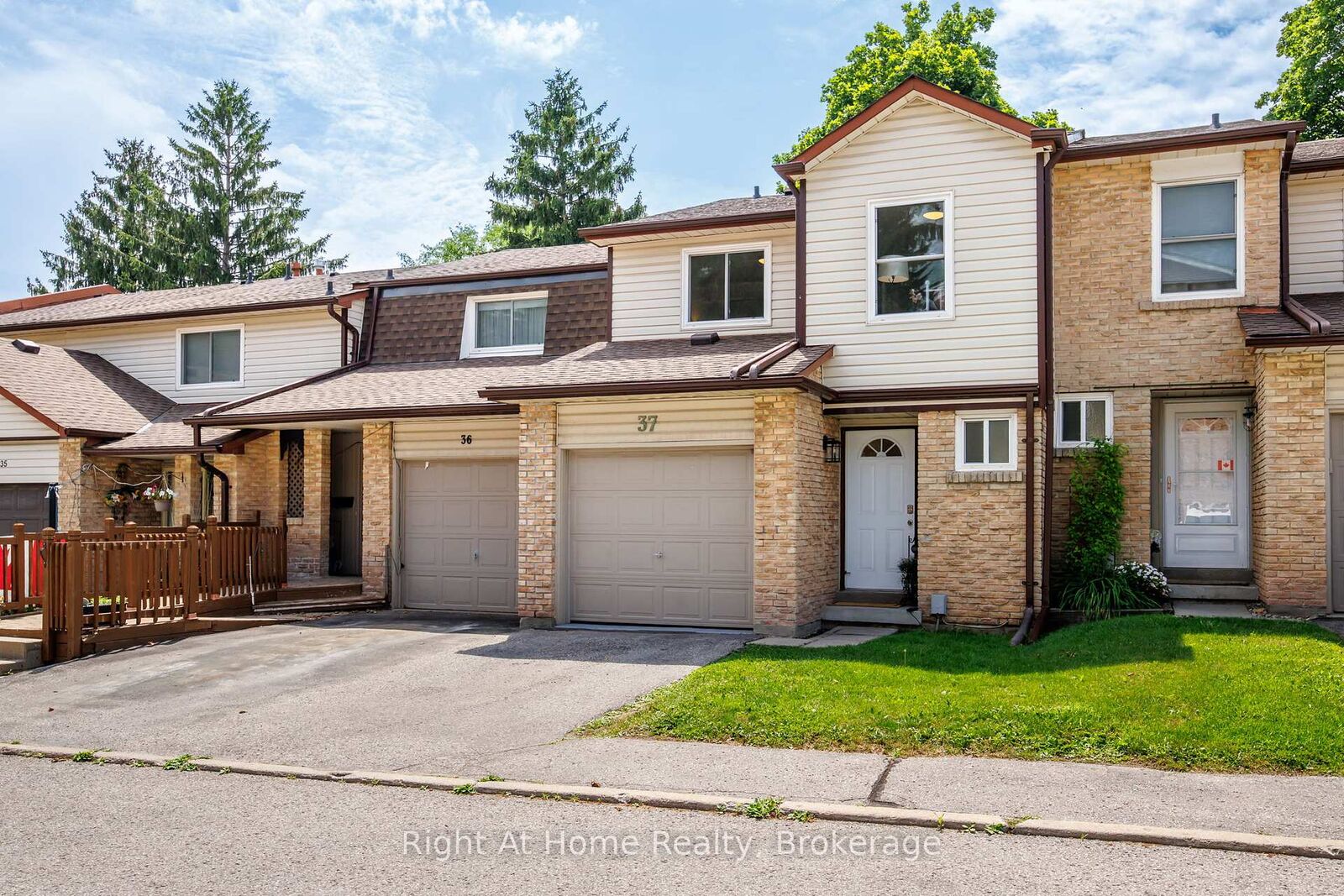 Property Photo:  1330 Trowbridge Drive 37  ON L1G 7L1 