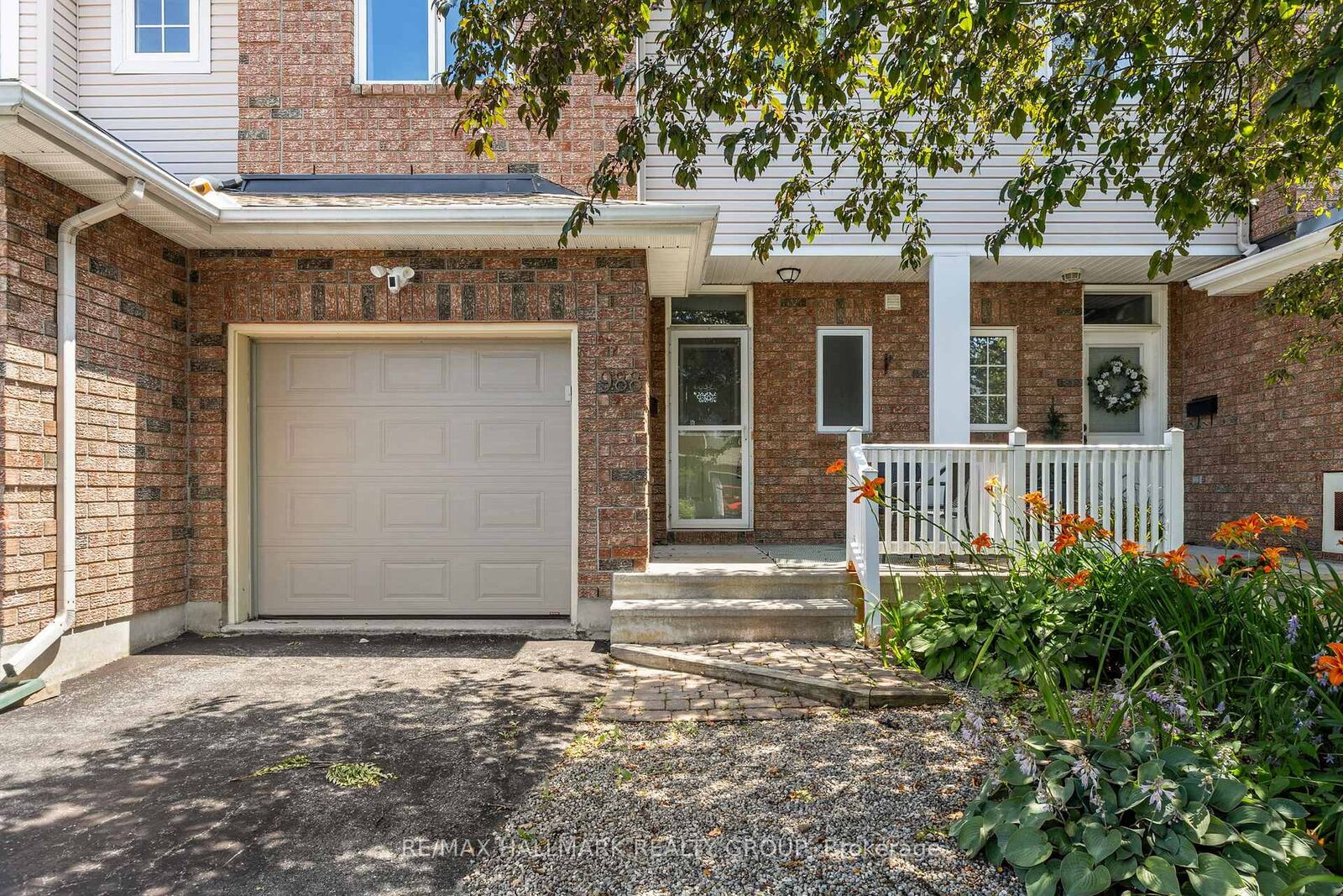 Property Photo:  988 Lucille Way  ON K4A 4J2 