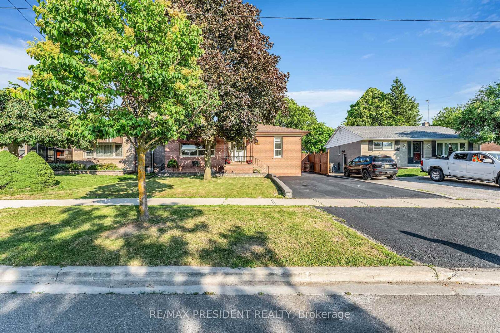 Property Photo: 163 Prince Charles Drive ON L7G 3W1
