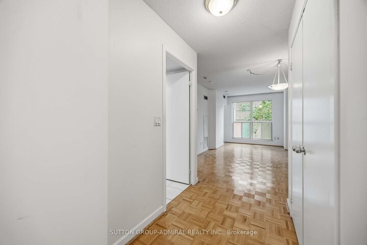 Property Photo:  8 Park Road 1713  ON M4W 3S5 