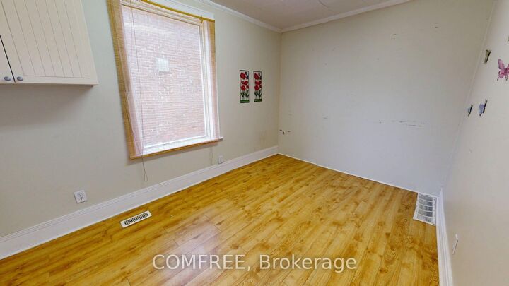 Property Photo:  1405 King Street E  ON N3H 3R3 