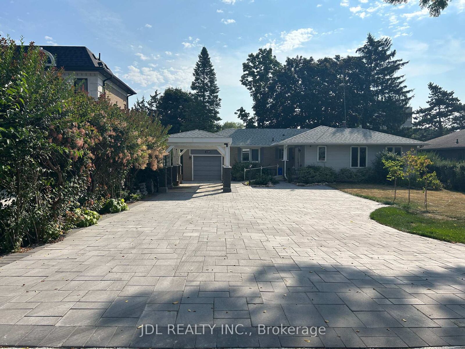Property Photo:  110 Robinson St Street Suite Aa Main  ON L3P 1P1 
