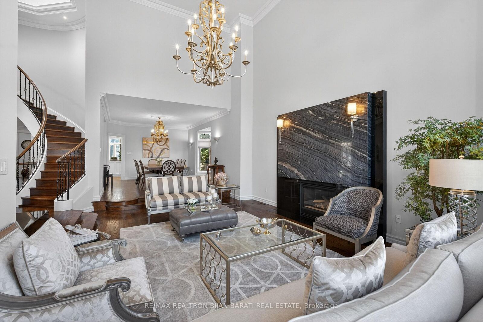 Property Photo: 218 Hillcrest Avenue ON M2N 3P2