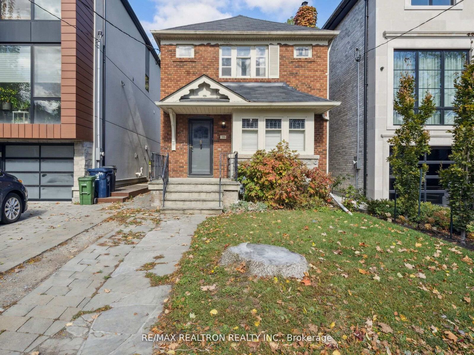 Property Photo: 186 Wanless Avenue ON M4N 1W2