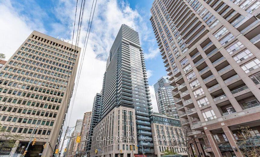 Property Photo: 955 Bay Street 3208 ON M5S 0C6