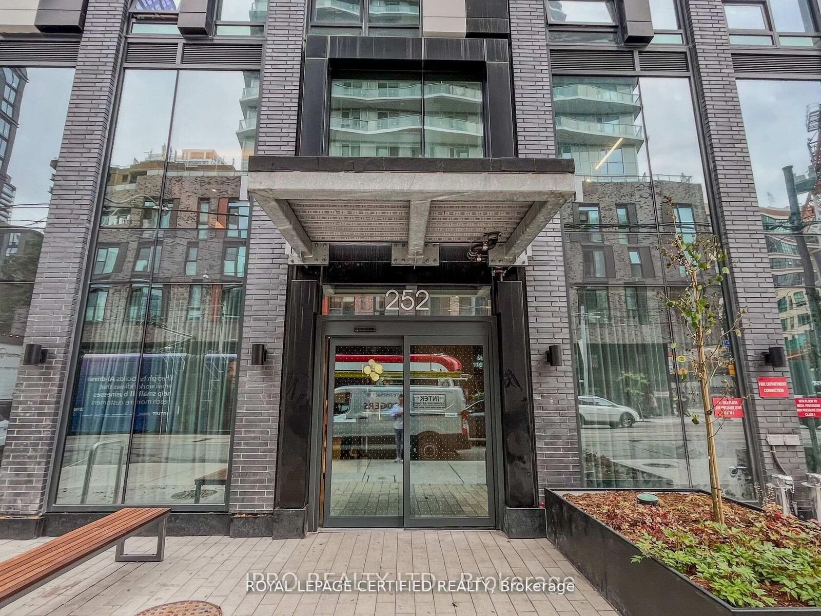 Property Photo:  252 Church Street 4709  ON M5B 1Z2 
