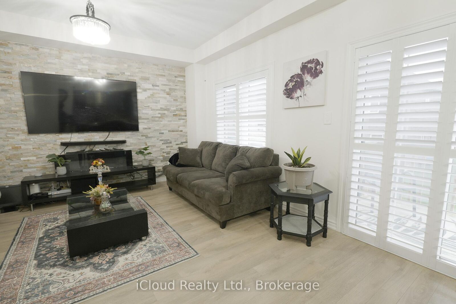 Property Photo: 8 Whitton Drive ON N3L 0L1
