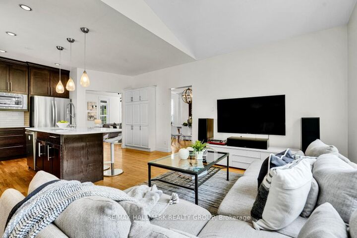Property Photo: 16 Hemlo Crescent ON K2T 1C7