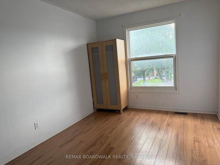 Property Photo:  11 Meadowbreeze Drive  ON K2M 2L6 