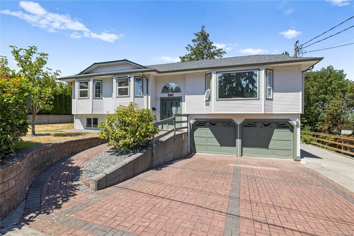 Property Photo: 580 Ninth St BC V9R 6G5
