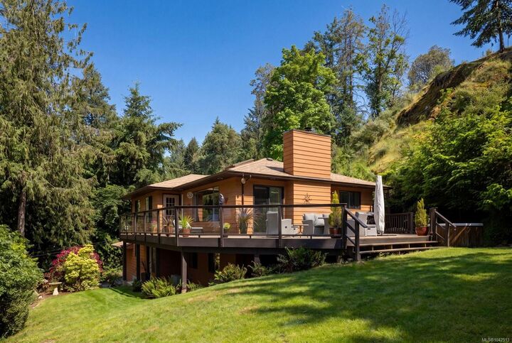 7084 Willis Point Rd — photo 1