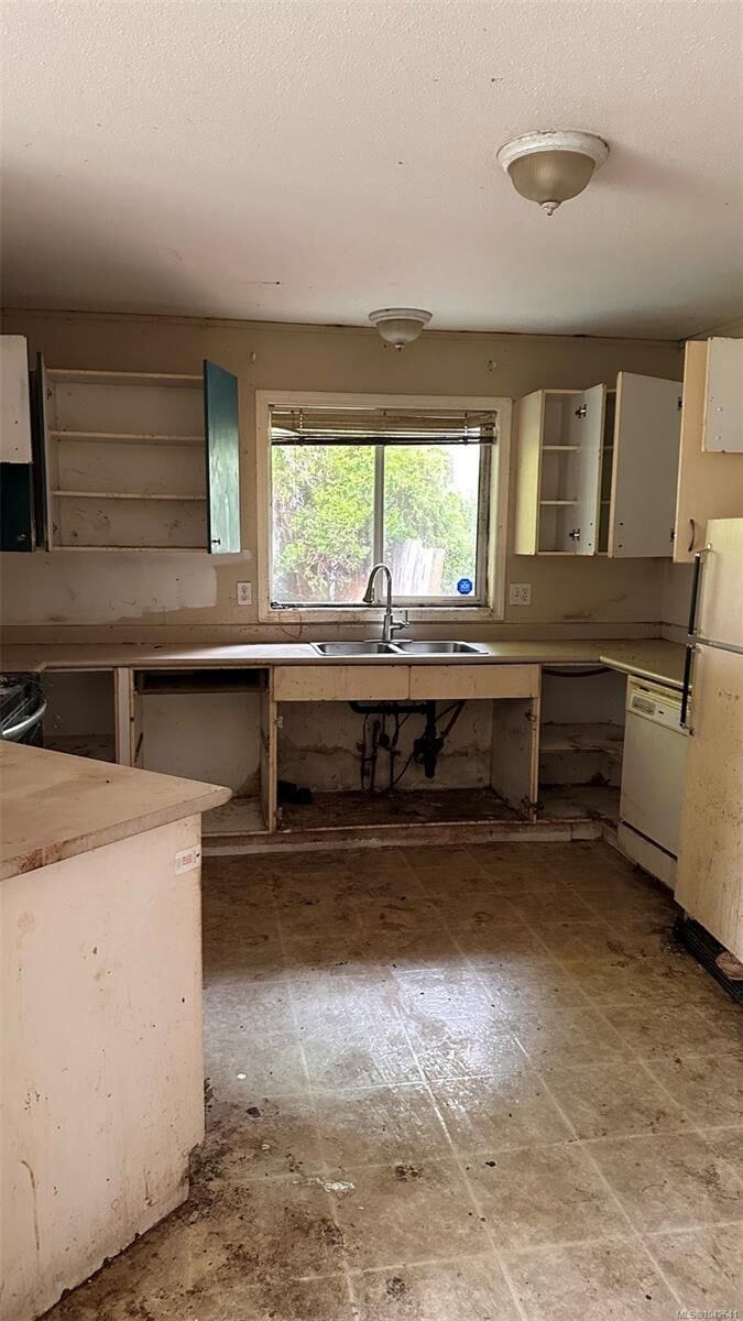 Property Photo: 1526 Burgess Rd #A BC V9N 5W8