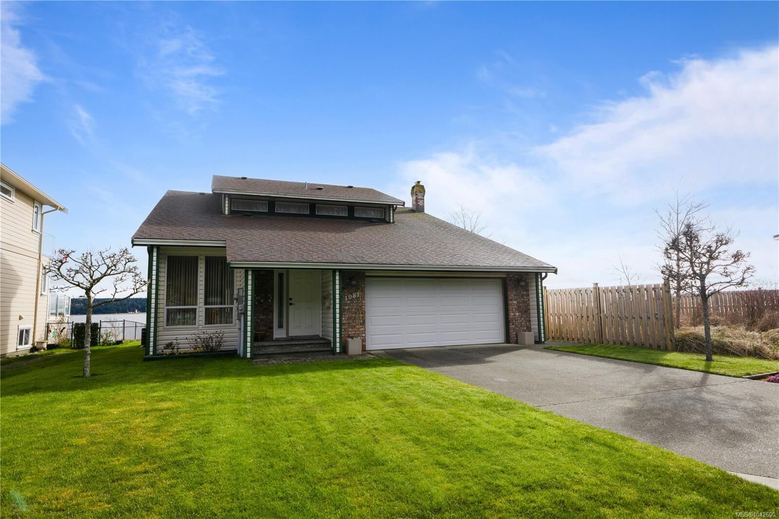 Photo de la propriété: 1081 Island Hwy S BC V9W 1B4