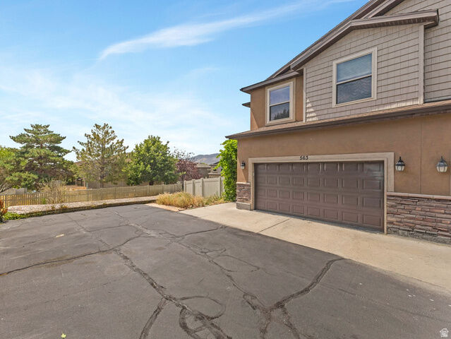 Property Photo: 563 W Goldenrod Way UT 84045
