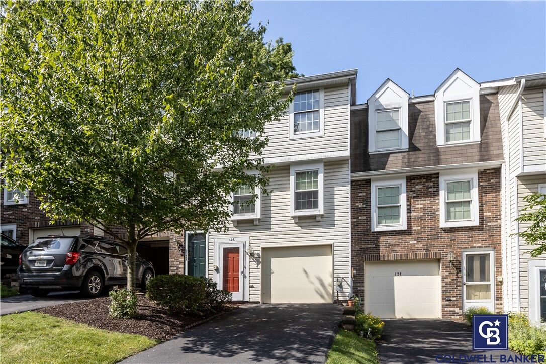 Property Photo:  126 Rossmor Ct  PA 15229 
