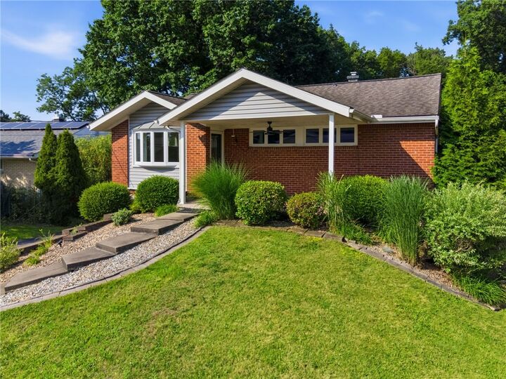 Property Photo: 407 Dunbar Dr PA 15235