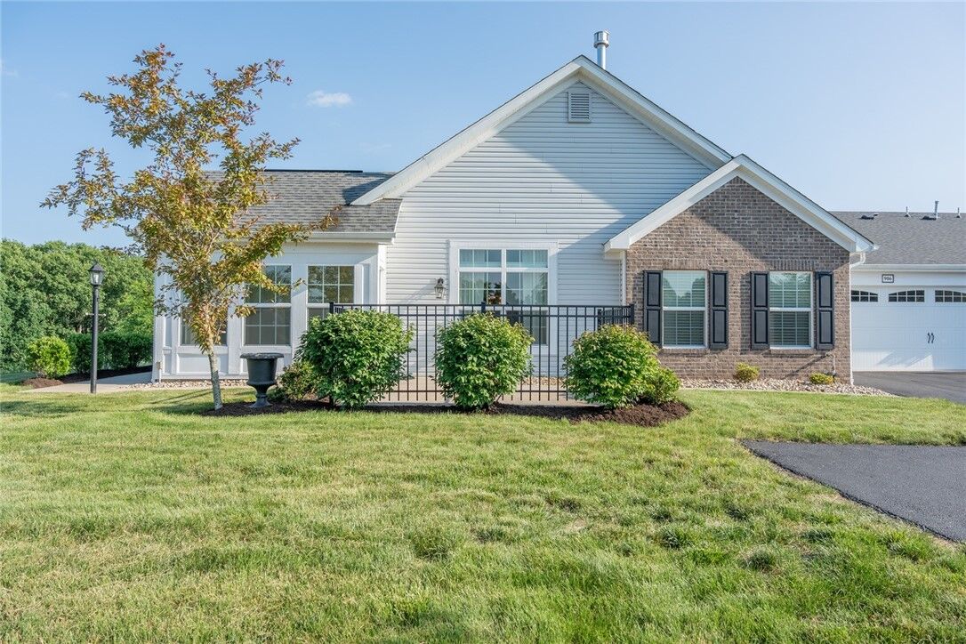Property Photo: 906 Spring Valley Dr PA 16063