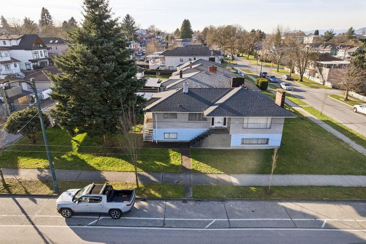 925 Nanaimo Street — photo 1