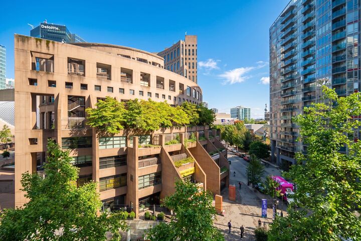 Property Photo:  819 Hamilton Street 701  BC V6B 6M2 