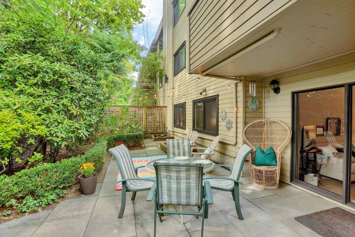 Property Photo: 1424 Walnut Street 104 BC V6J 3R3