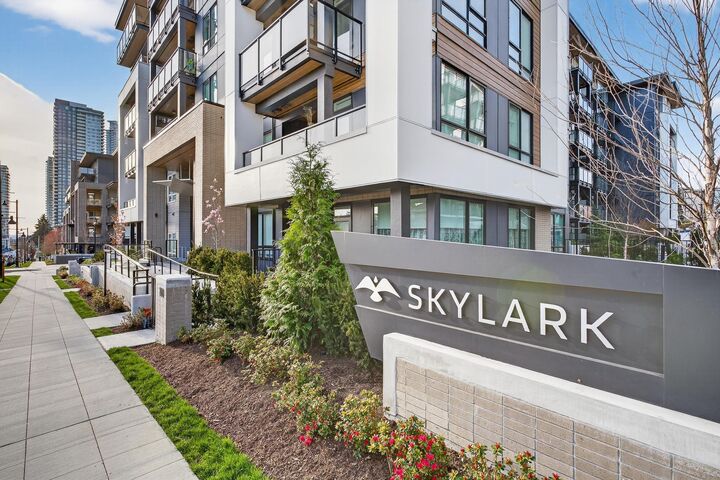Property Photo:  625 Cottonwood Avenue 403  BC V3J 0S6 