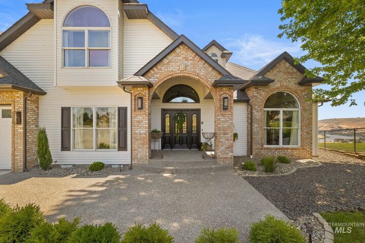 Property Photo: 3705 Nicklaus Drive WA 99403