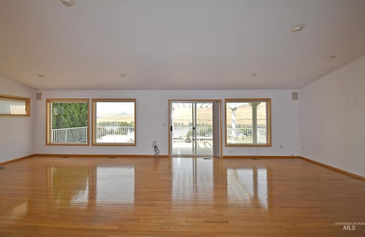 Property Photo: 311 Kings Lane WA 99402