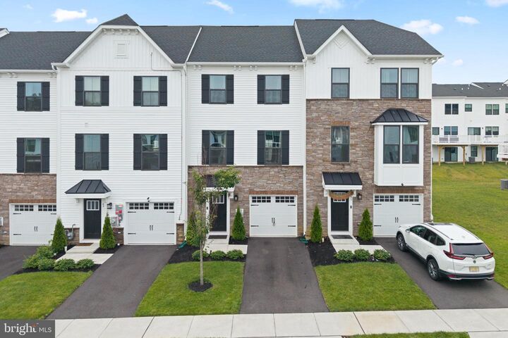 Property Photo:  47 Rosemary Way  NJ 08054 