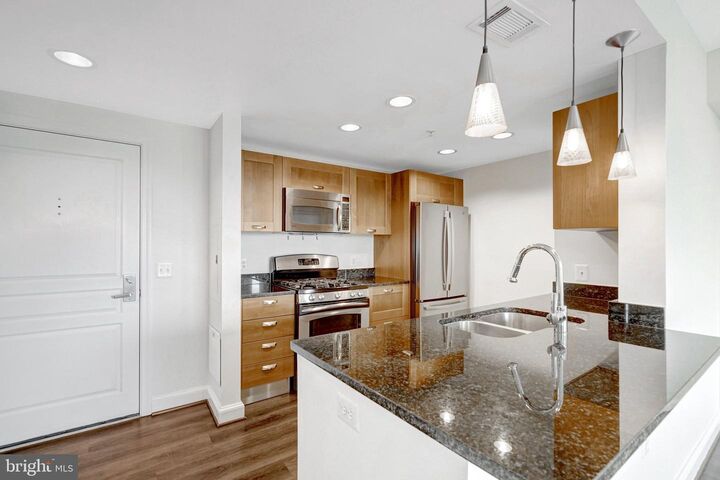 Property Photo:  2451 Midtown Avenue 1502  VA 22303 