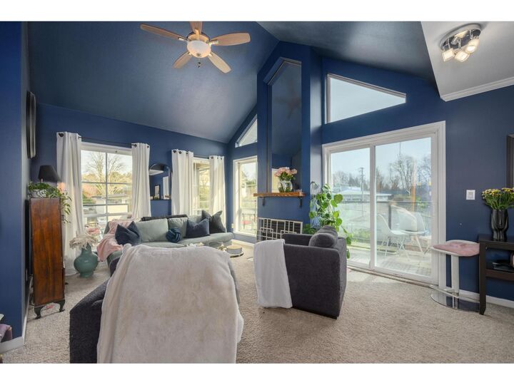 Property Photo: 33150 4 Avenue 304 BC V2V 7A3
