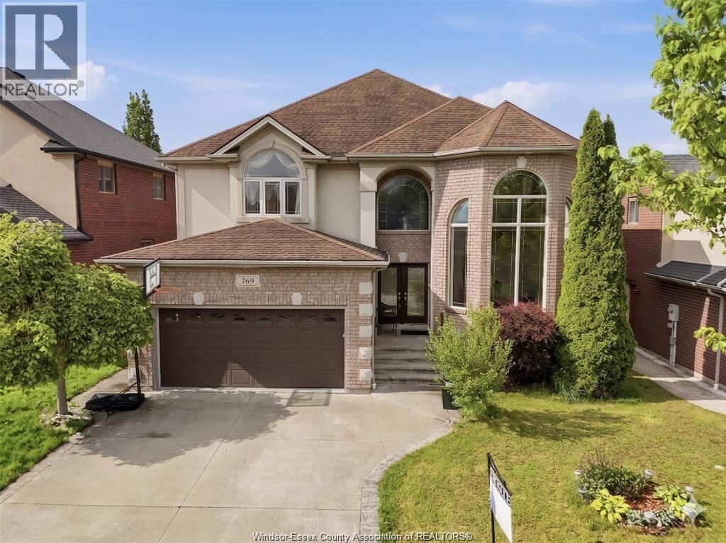 Property Photo: 769 Massimo Crescent ON N9G 3C7